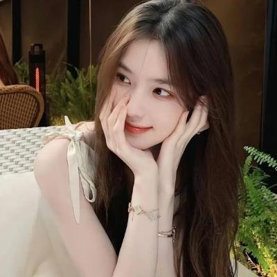 绿茵春色